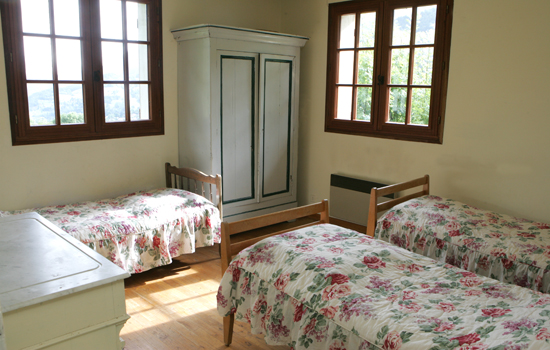 chambre à trois lits